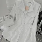 Đầm dạ trắng cổ vest túi nắp nút bọc