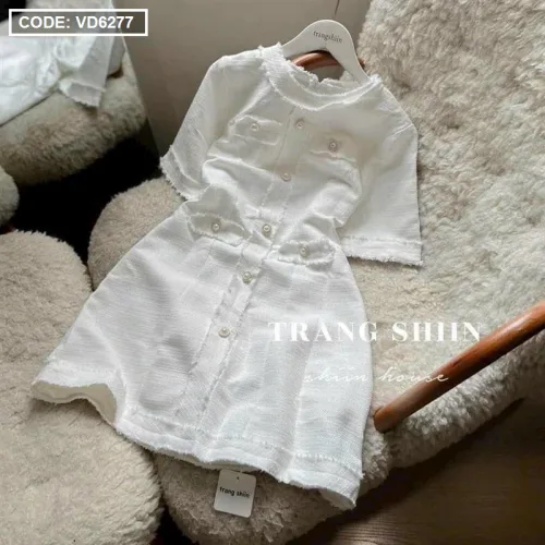 Đầm dạ trắng tưa lai phối nút
