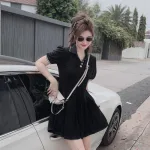 Đầm đen cổ polo viền tay logo ngực