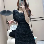 Đầm đen cổ tròn viền đá khoét vai eo