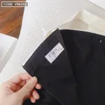 Đầm đen dây viền trắng chéo ngực đính đá