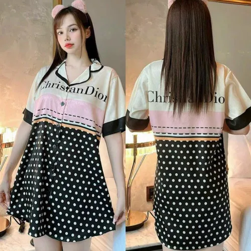 Đầm form suông cổ bẻ hoạ tiết