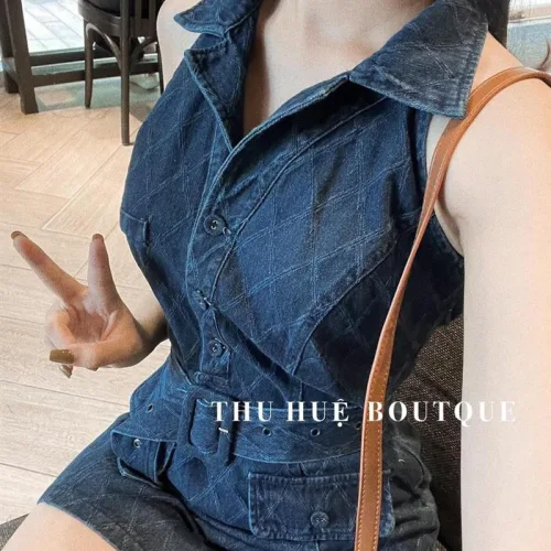 Đầm jean cổ yếm kèm belt