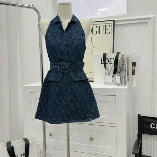Đầm jean cổ yếm kèm belt