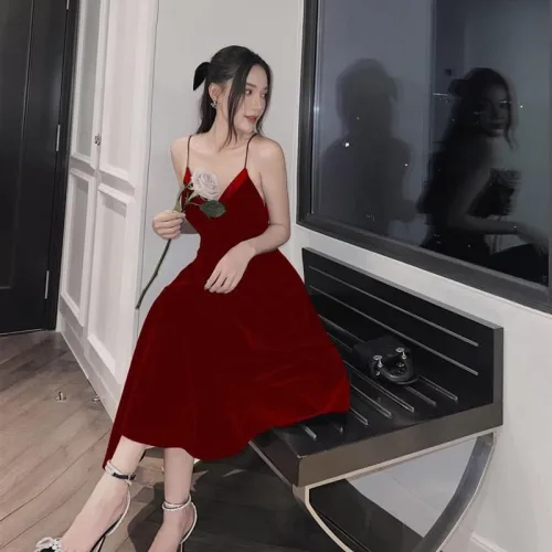 Đầm maxi dây nhung đỏ đen