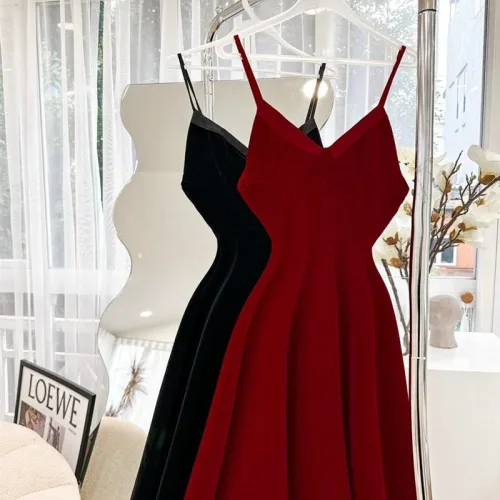 Đầm maxi dây nhung đỏ đen