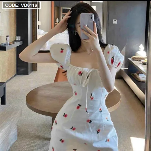 Đầm maxi thêu hoa cúp ngực