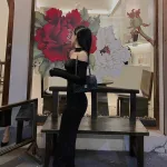 Đầm midi body đen dây chocker choàng sau