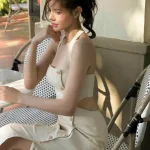 Đầm midi nude cổ yếm phối nút hông