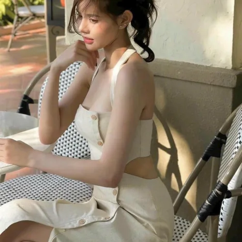 Đầm midi nude cổ yếm phối nút hông
