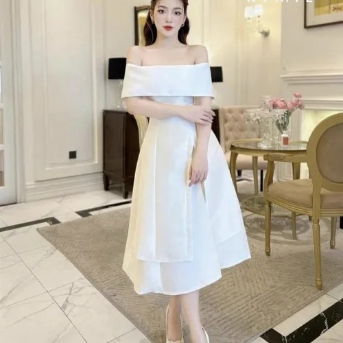 Đầm midi trắng cúp ngực trễ vai xẻ lai xoè