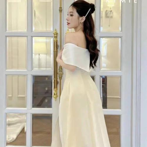 Đầm midi trắng cúp ngực trễ vai xẻ lai xoè