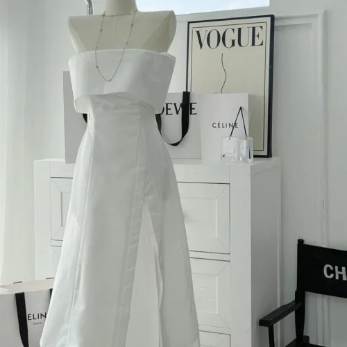 Đầm midi trắng cúp ngực trễ vai xẻ lai xoè