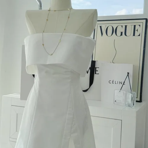 Đầm midi trắng cúp ngực trễ vai xẻ lai xoè
