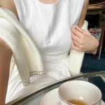 Đầm midi trắng khoét lưng tim