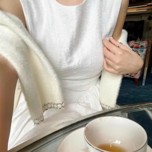 Đầm midi trắng khoét lưng tim