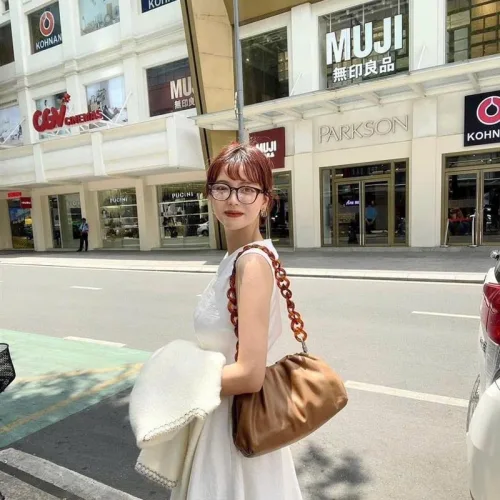 Đầm midi trắng khoét lưng tim