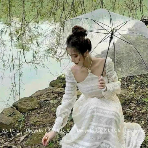Đầm midi trắng ren bi cổ yếm