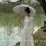 Đầm midi trắng ren bi cổ yếm