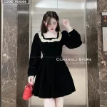 Đầm nhung đen cổ vuông viền bèo tay dài