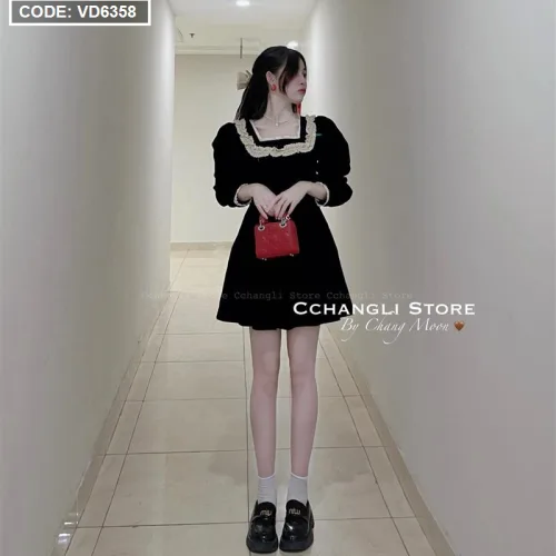 Đầm nhung đen cổ vuông viền bèo tay dài