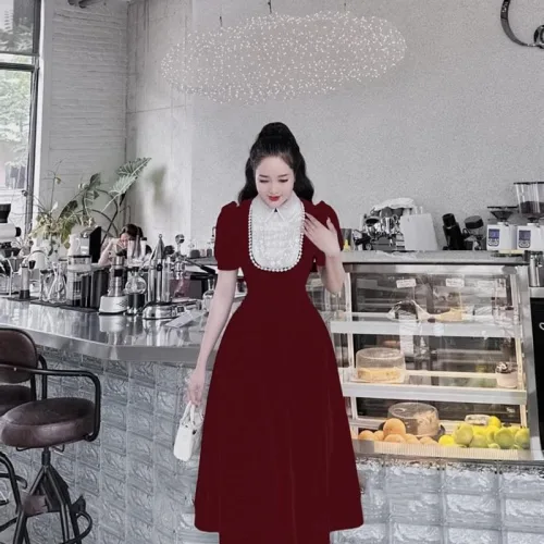 Đầm nhung phối cổ + ngực đính full hạt đá + hoa nổi form dài