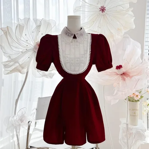 Đầm nhung phối cổ + ngực đính full hạt đá + hoa nổi form ngắn