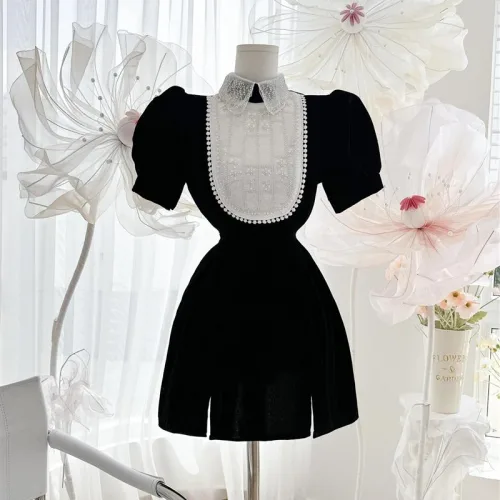 Đầm nhung phối cổ + ngực đính full hạt đá + hoa nổi form ngắn