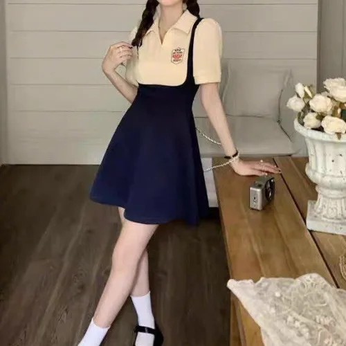 Đầm nude cổ polo phối logo