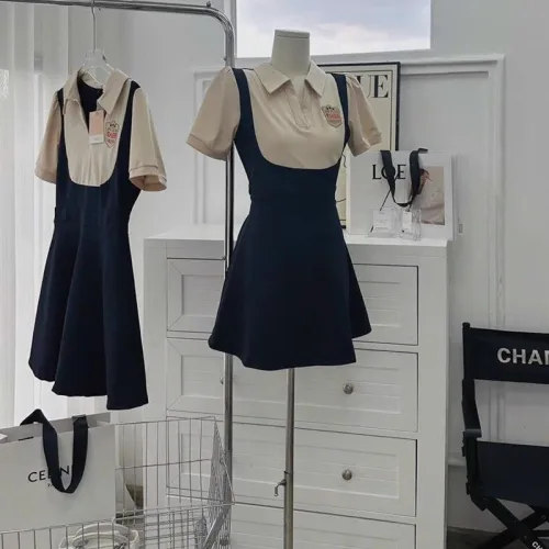 Đầm nude cổ polo phối logo