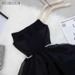 Đầm ống đen cúp ngực viền cườm eo xoè phối ren