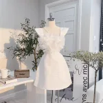 Đầm phối hoa xếp ngực form ngắn