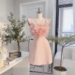 Đầm phối hoa xếp ngực form ngắn