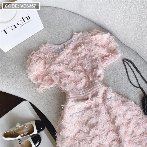 Đầm phối lông vũ cổ tròn viền đá 2 màu