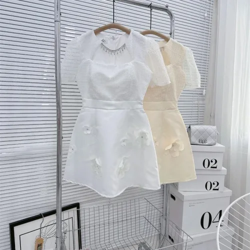 Đầm ren lưới ô cổ viền đá tùng xoè đính hoa ngọc
