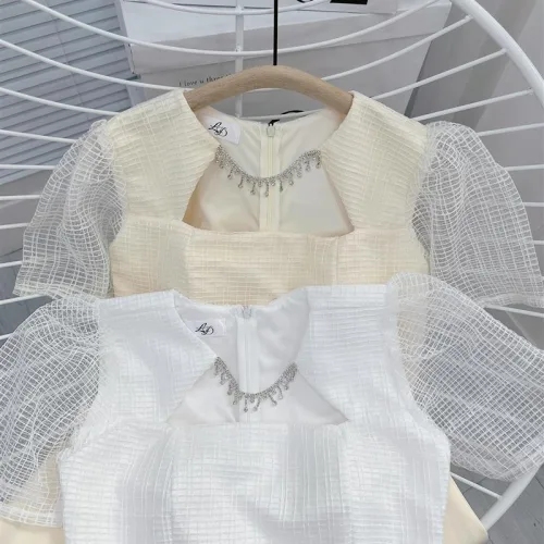 Đầm ren lưới ô cổ viền đá tùng xoè đính hoa ngọc