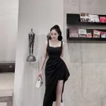 Đầm umi lệch xếp xẻ cao 2 dây