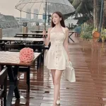 Đầm yếm đính nút trái tim