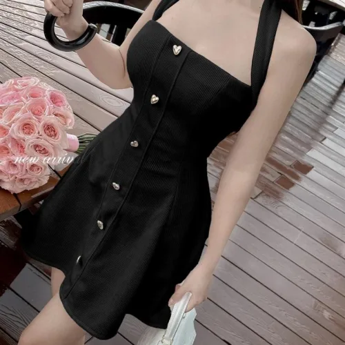 Đầm yếm đính nút trái tim