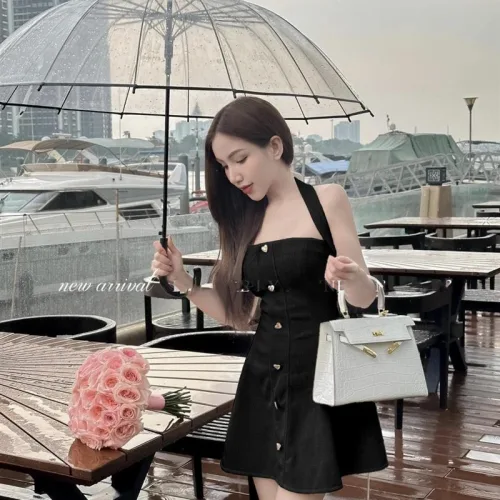 Đầm yếm đính nút trái tim