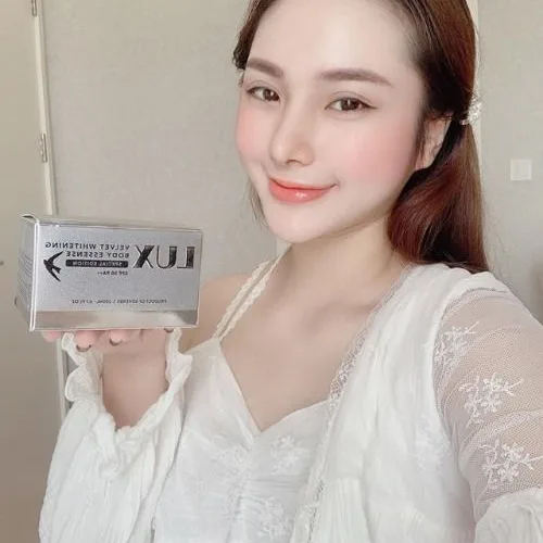 Đằng sau một làn da hoàn hảo, là sự nâng đỡ của em Kem Body Lux này