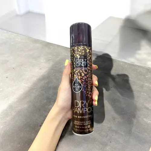Dầu Gội Khô Girlz Only Màu Nâu 200ml - Dầu Gội Khô Cho Tóc Tối Màu