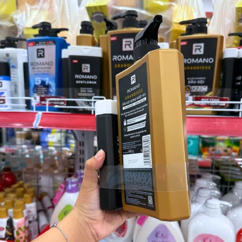 Dầu Gội Romano Grandiose 650g - Dầu Gội Nam Chai Vàng (Tặng Sữa Tắm Sạch Sảng Khoái)