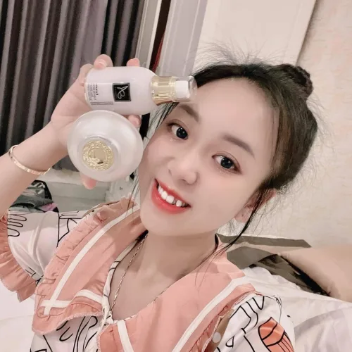 Đầu lòng 2 ả tố nga " Face Pháp " là chị - em là " Serum "