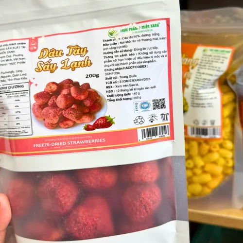 Dâu Tây Sấy Lạnh 200g - Dâu Tây Sấy Thăng Hoa Túi Zip Trắng Sữa