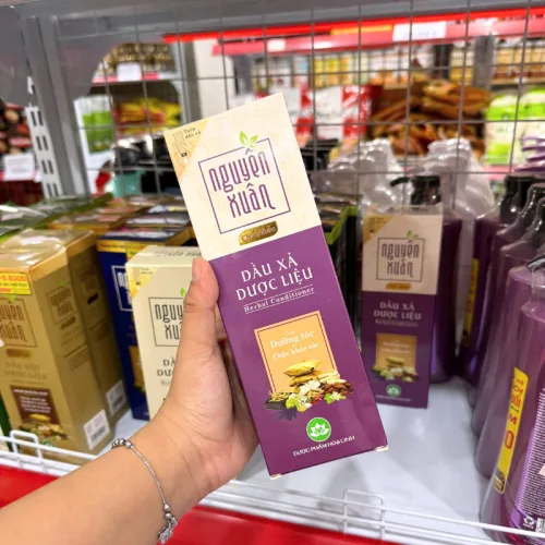 Dầu Xả Dược Liệu Nguyên Xuân Chắc Khỏe Cho Tóc Yếu 150ml - Màu Tím