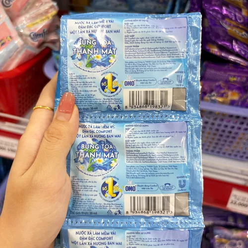 Dây 12 Gói Nước Xả Vải Comfort Hương Ban Mai Thơm Mát 18ml/Gói - Màu Xanh Biển