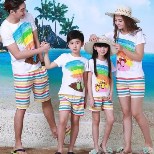 Đi biển diện áo thun gia đình như thế nào để đẹp tươi tắn