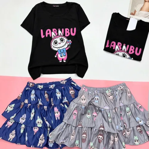 đồ bộ áo thun borip chân váy vải gió nhăn in hình chữ LABUBU