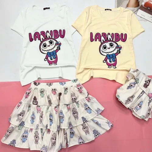 đồ bộ áo thun borip chân váy vải gió nhăn in hình chữ LABUBU